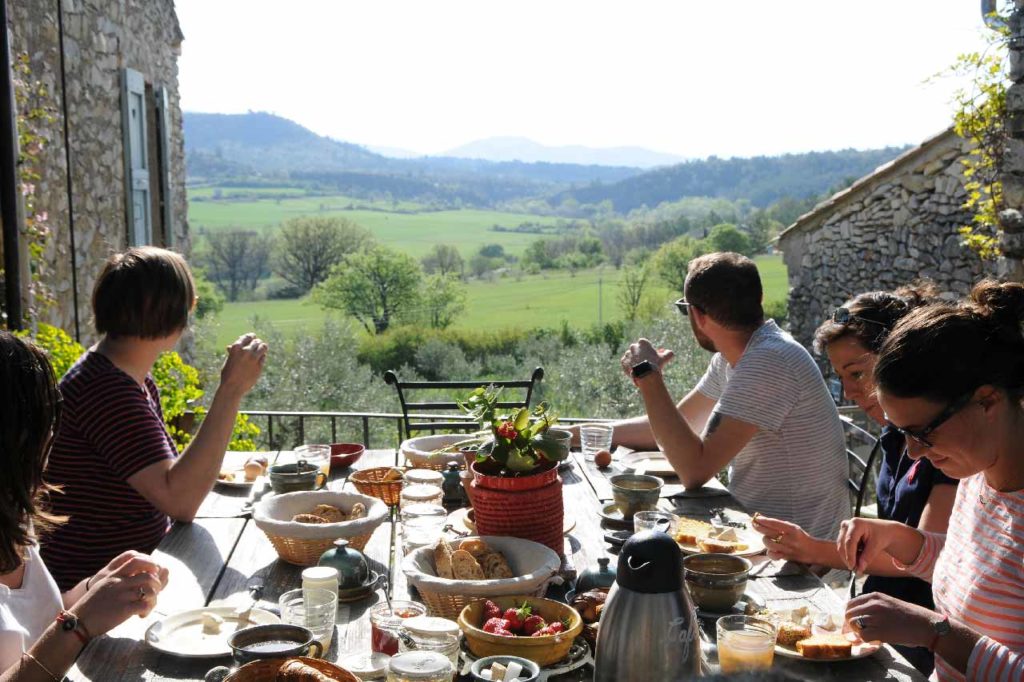 petits déjeuner avec vue sur les montagnes