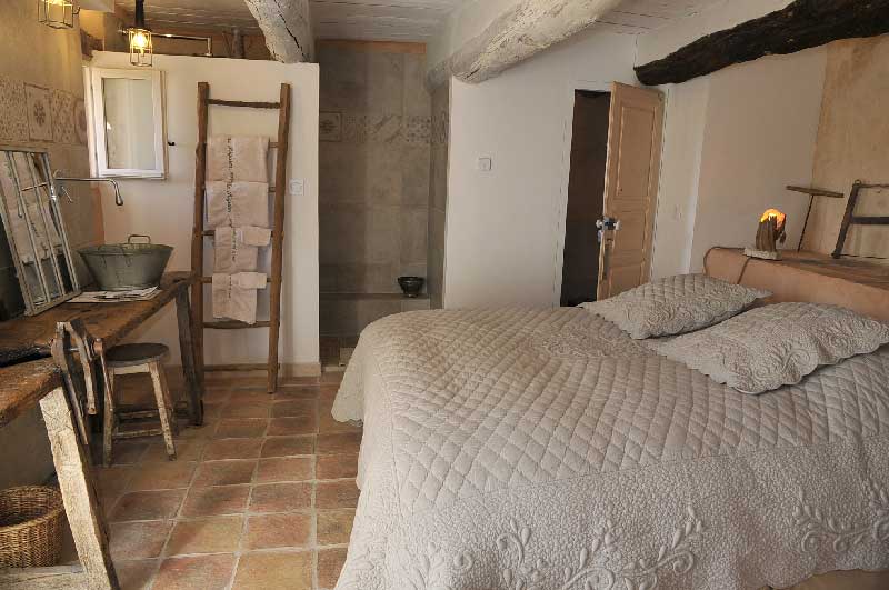 La chambre l'établi du gîte rural du jas de Péguier en Provence